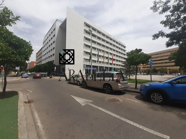 ¡EXCLUSIVA! AMPLIO PISO DE 4 DORMITORIOS EN HUERTA DE LA REI