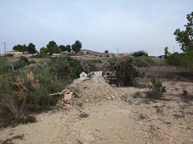 SE VENDE TERRENO EN ASPE. ZONA BIEN COMUNICADA — 5