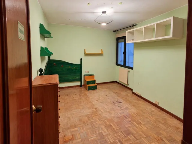 Piso con garaje, balcón y salón en dos alturas en la calle rosal, Oviedo — 22