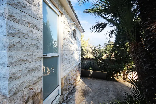 AMPLIO CHALET INDEPENDIENTE EN VENTA EN SIERRA PERENCHIZA — 48