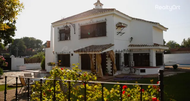Chalet en venta en El Castillo de las Guardas.