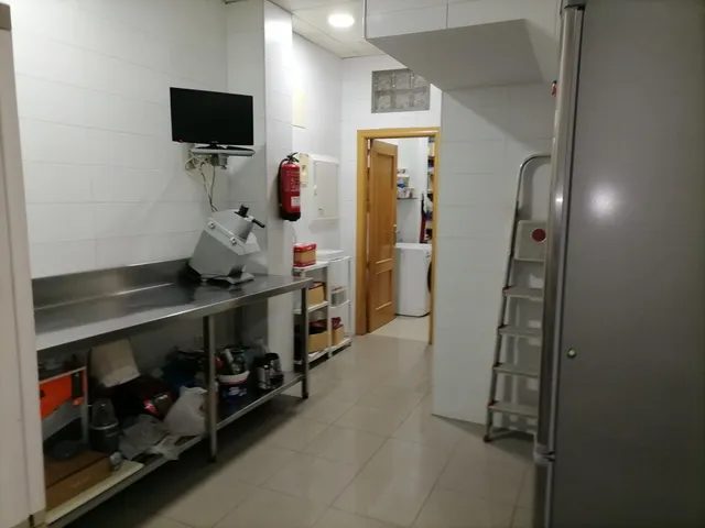 OPORTUNIDAD VIVIENDA + NEGOCIO EN CACABELOS — 32