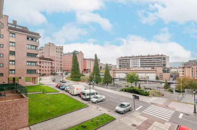 Vivir en Oviedo con tranquilidad, zonas verdes y todos los servicios a tu alcance — 33