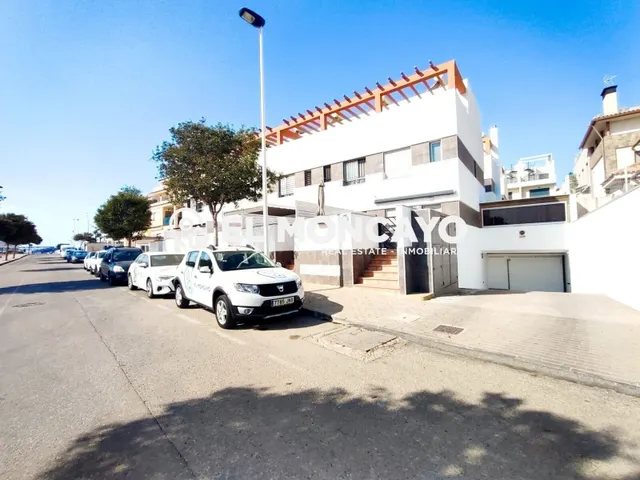 Fantástica vivienda adosada con vistas al mar en Guardamar d