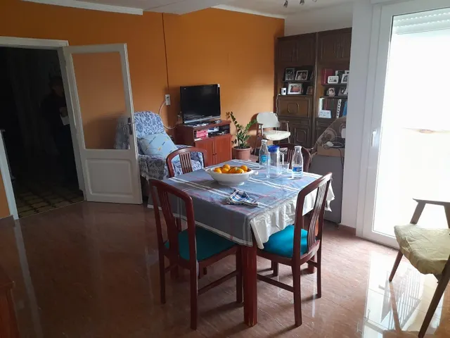 OPORTUNIDA GRAN CASA DE PUEBLO CON VIVIENDA UNIFAMILIAR Y NAV ES ANEXAS — 7