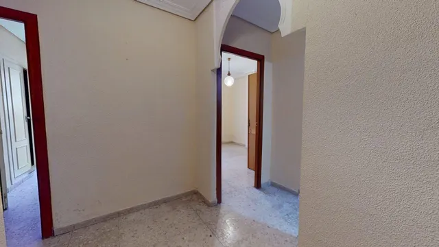 Magnifica vivienda situada en plena judería, con tres dormitorios, baño y cocina con acceso a un ámplio patio! — 6