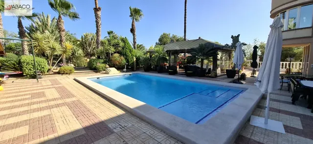 Elegante chalet con maravilloso jardín y vistas privilegiadas. — 26