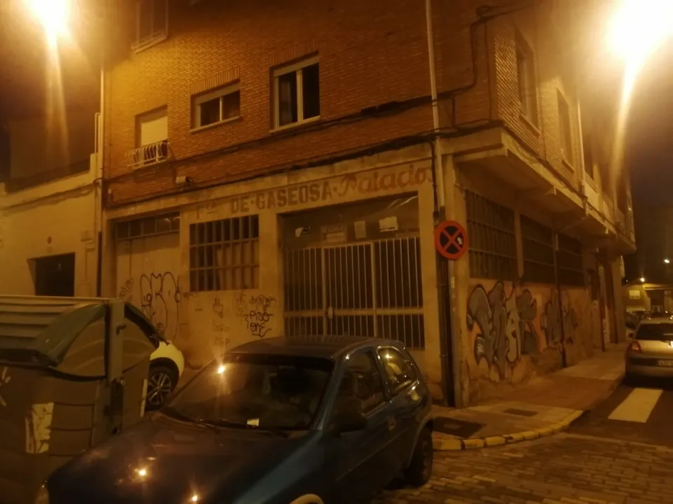 LOCAL COMERCIAL CON GARAJE, APTO COMO ALMACEN,
