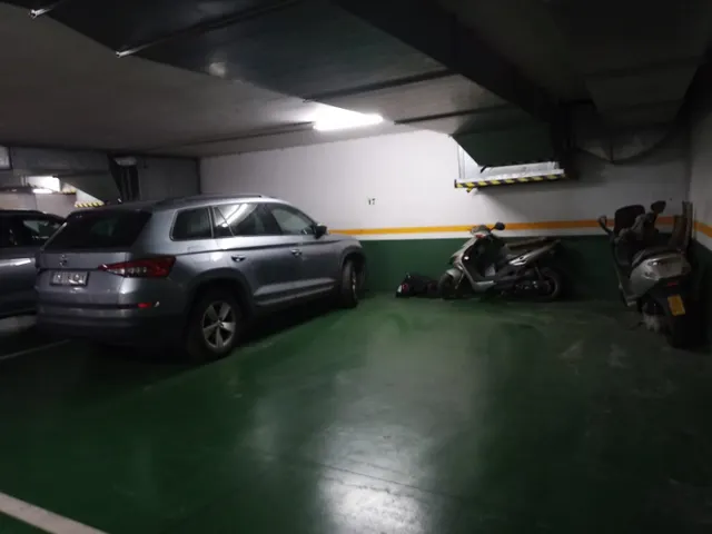 GRAN PLAZA DE PK. EL CENTRO CON CAPACIDAD PARA TRES VEHICULOS — 2