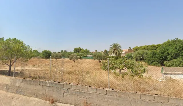 Parcela urbana en los girasoles — 2