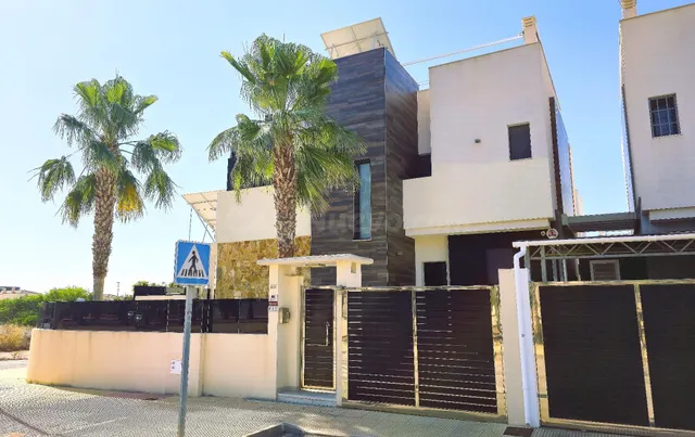 Villa moderna con piscina privada en Lomas de Cabo Roig - foto 2