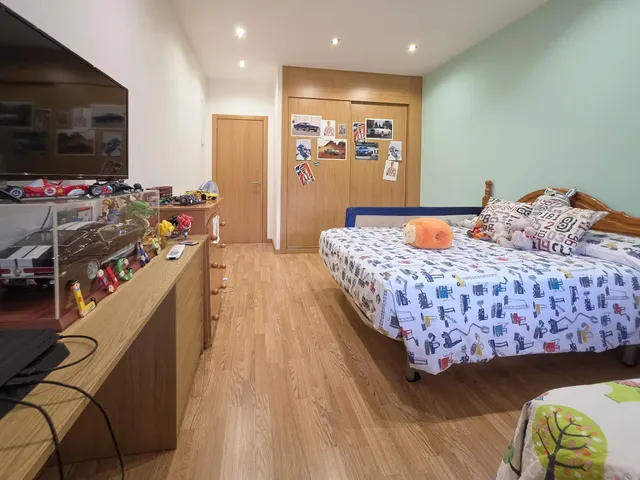Precioso chalet adosado de 4 dormitorios con piscina privada y garaje en Carranque — 40