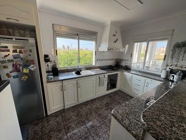 ENCANTADOR CHALET CON PARCELA A ESCASOS METROS DEL MAR — 9