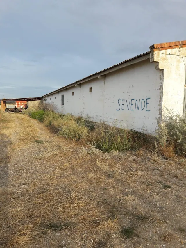 MONCASA VENDE: Nave industrial con terreno - foto 2