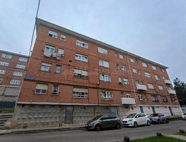 SE VENDE piso ALQUILADO en Calle Francisco Iturrino Nº 3 Santander (Cantabria)