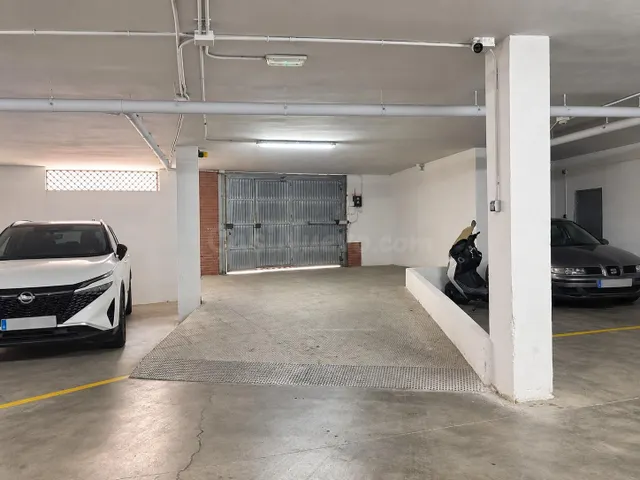 ¡AMPLIA PLAZA DE GARAJE DE 27 m2 EN LAS GABIAS! - foto 3