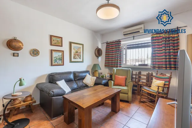 Chalet pareado con piscina, jardín y bonitas vistas a Granada en La Zubia — 16