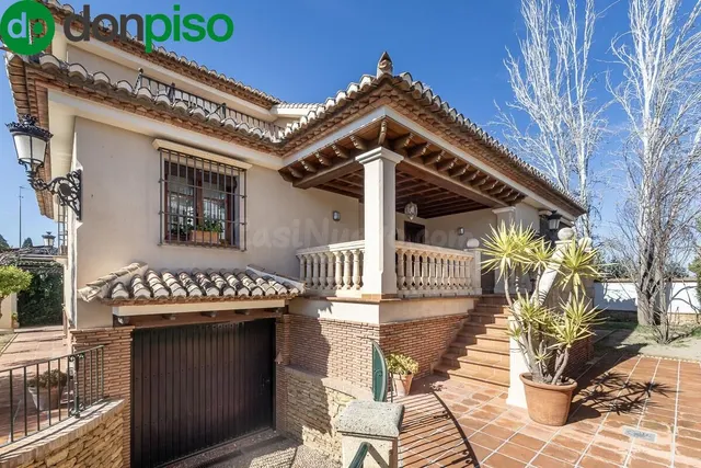 INCREÍBLE CHALET INDEPENDIENTE EN ZONA PRIVILEGIADA — 4