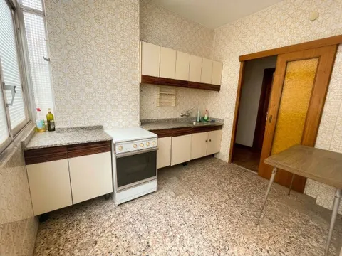 ¡Excelente oportunidad en Princesa Mercedes! Piso exterior con gran potencial de reforma