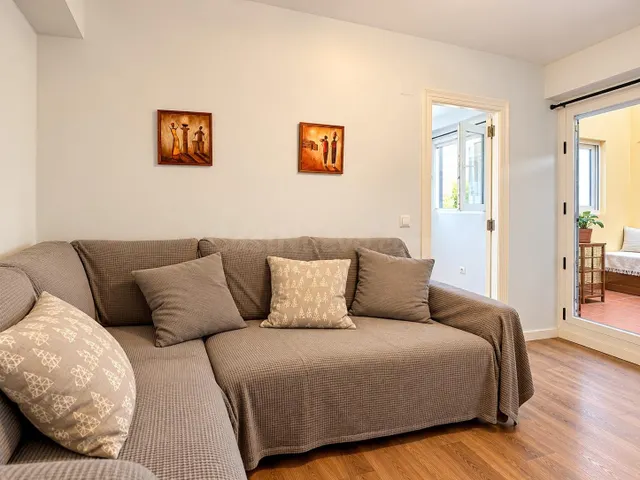 PISO AMUEBLADO DE 2 DORMITORIOS Y 2 BAÑOS CON PATIO PRIVADO  - foto 3