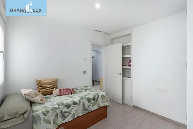 PISO COMPLETAMENTE REFORMADO EN CALLE RECOGIDAS — 23