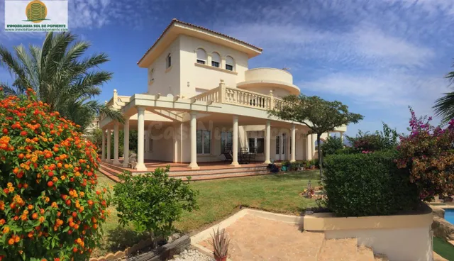 LUJOSO CHALET DE ENSUEÑO, CON VISTAS AL SKYLINE DE BENIDORM! - foto 3