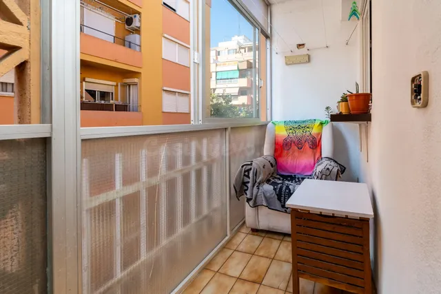 Venta cuarta planta 3 habitaciones sin ascensor Reyes Católicos — 5