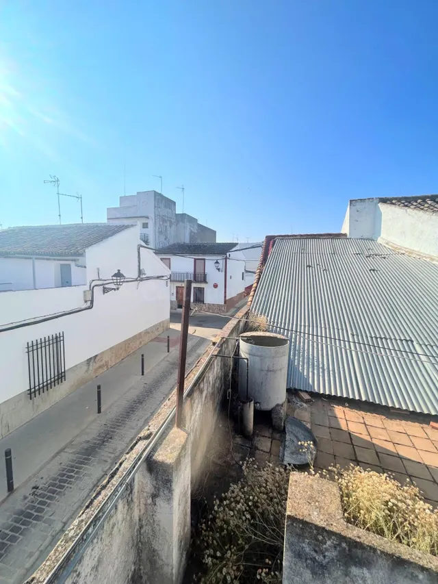 ¡Oportunidad Única en Alcolea del Río! Vivienda Esquinera a  - foto 2