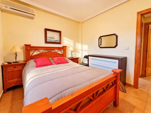 Apartamento con garaje, piscina y terraza orientada al suroeste en Torrevieja — 7