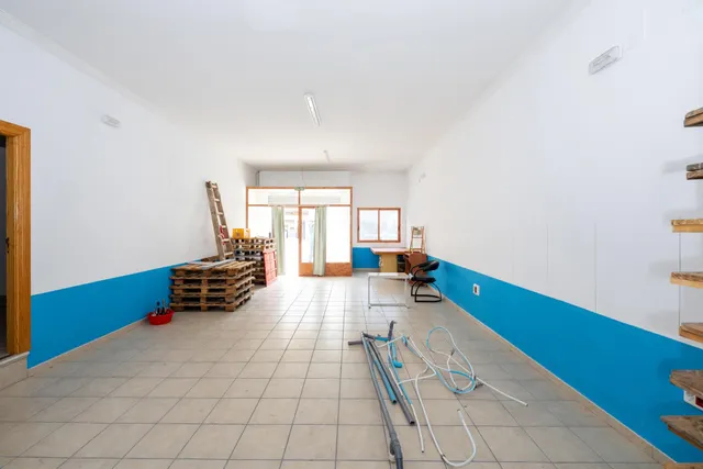 Local comercial mas cochera 142 m - foto 4