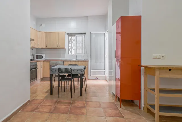 BAJO CON DISTRIBUCIÓN DE VIVIENDA Y PATIO EN GRAU DE VALENCIA — 3