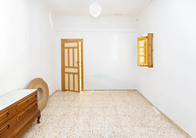 ¡CASA EN UNA SOLA PLANTA, CREA TU VIVIENDA IDEAL EN ALBOLOTE! Casa en una sola planta con patio, garaje y un gran potencial. — 18