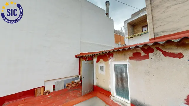 Local comercial o terreno de edificación para promover 5 viviendas y trasteros junto en la Avda. Lidon de Castellón — 35