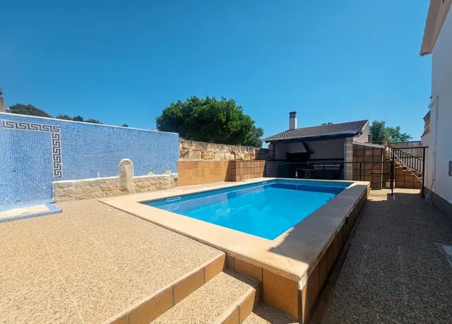 Exceptional Detached Corner Villa with Swimming Pool and Prime Location — 7