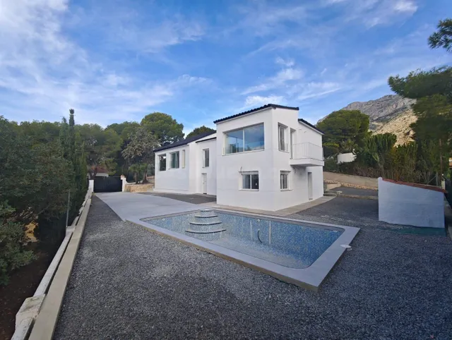Urge: Vende Casa reformada OCASION¡¡ ALTEA LA VIEJA.