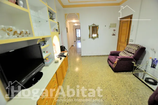 CASA AMPLIA Y LUMINOSA CON TRES TERRAZAS Y GRAN GARAJE, EN E - foto 3