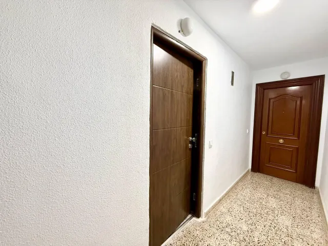 Apartamento reformado de 2 dormitorios en primera línea de Playa del Cura con vistas laterales al mar — 34