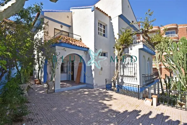 CHALET INDEPENDIENTE CON VISTAS AL MAR EN VENTA EN EL FARO