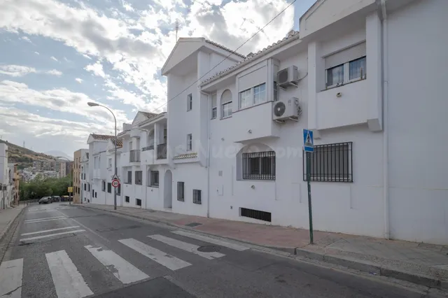 Amplio piso en Cervantes con garaje y trastero