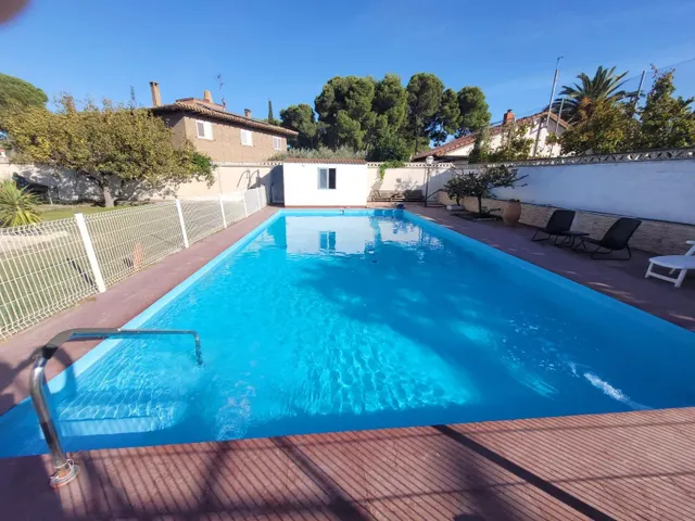 Impresionante Chalet con Amplio Terreno y Piscina en las Afueras de Zaragoza — 13