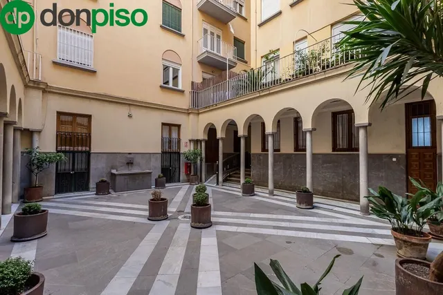 PISO COMPLETAMENTE REFORMADO EN CALLE RECOGIDAS — 37