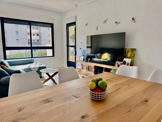 Apartamento reformado de 2 dormitorios con vistas al mar, piscina y parking en la cala de finestrat — 6