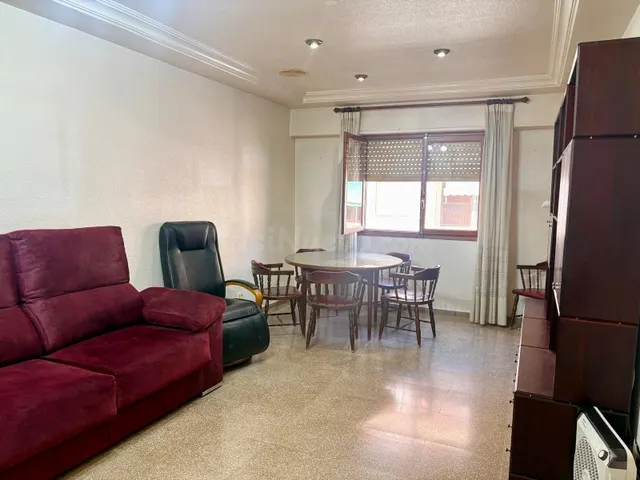 Amplio Piso en zona Plaza Crevillente con Ascensor
