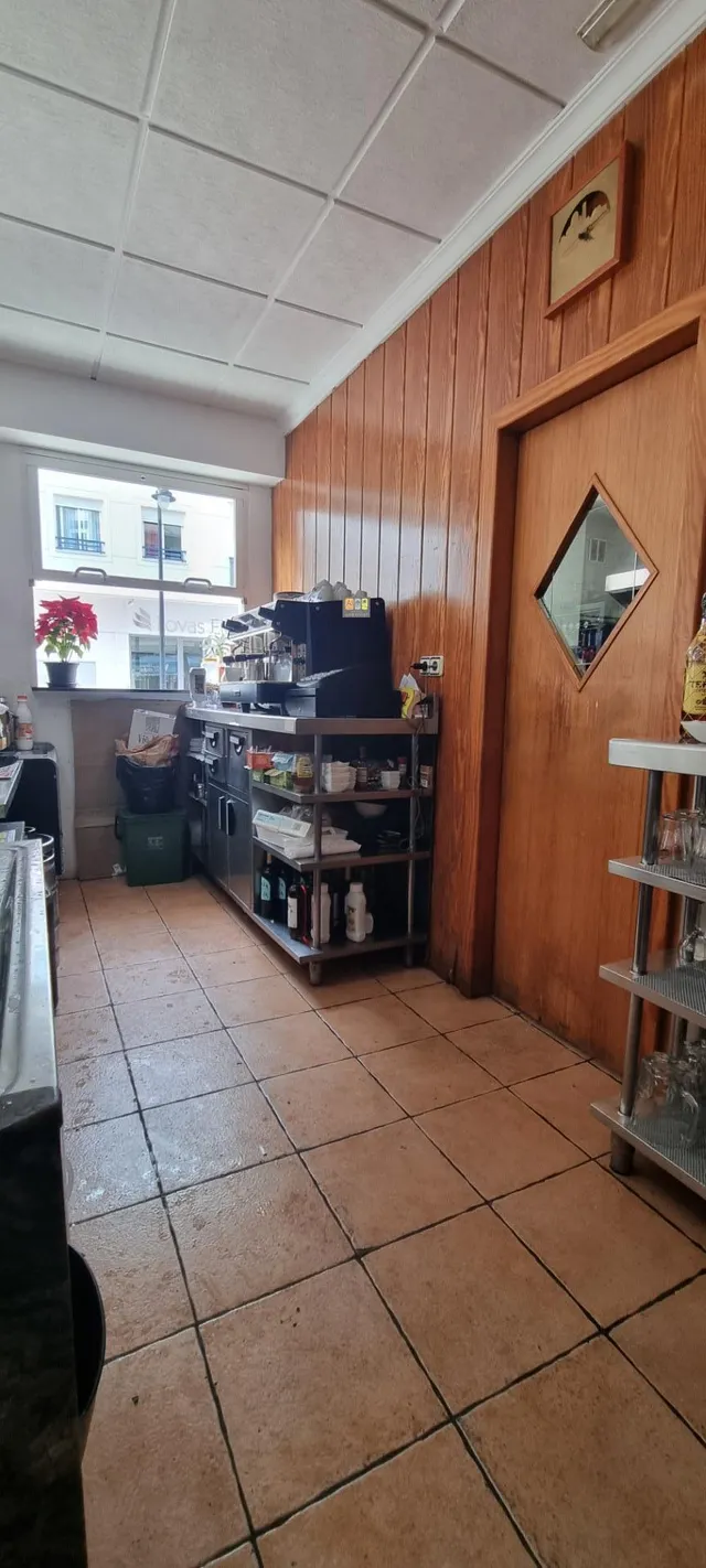 LOCAL COMERCIAL EN AVENIDA PRINCIPAL — 19
