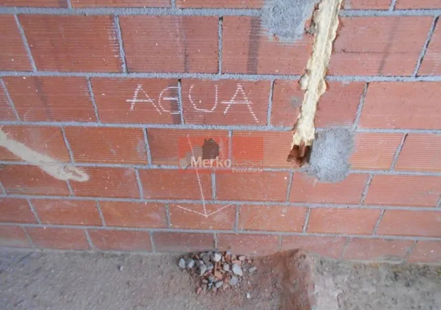 SE ALQUILA BAJO CÉNTRICO EN RONDA DE LA MURALLA - foto 3