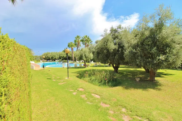 Exclusivo adosado en vistahermosa, Alicante — 439 m2 y dos grandes terrazas — 41
