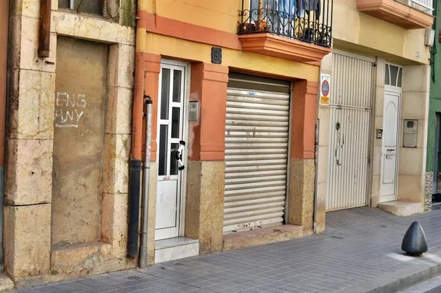 Plaza de parking en centro de Reus (calle Roser) — 2