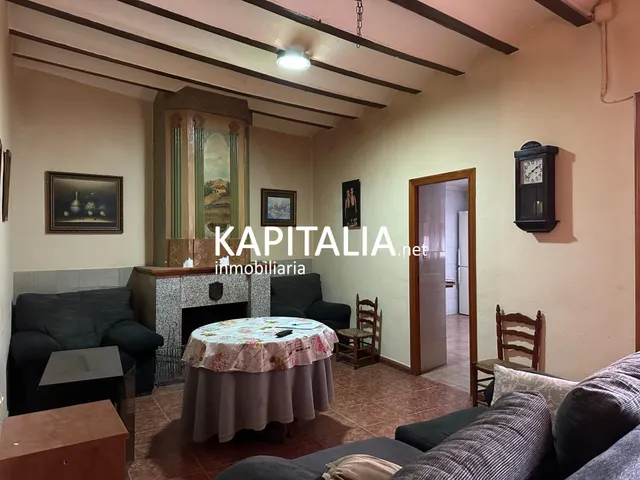 Casa en EXCLUSIVA en VENTA en el centro de Rotglà i Corberà con patio interior y 5 habitaciones — 8