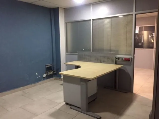 Local en alquiler en la zona hermetica de Sabadell — 4