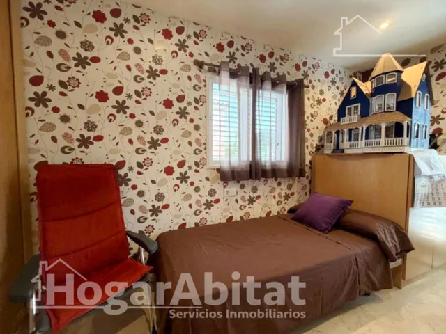 Privacidad y vida al aire libre en este exclusivo chalet con jardín, buhardilla y garaje en Masías — 32